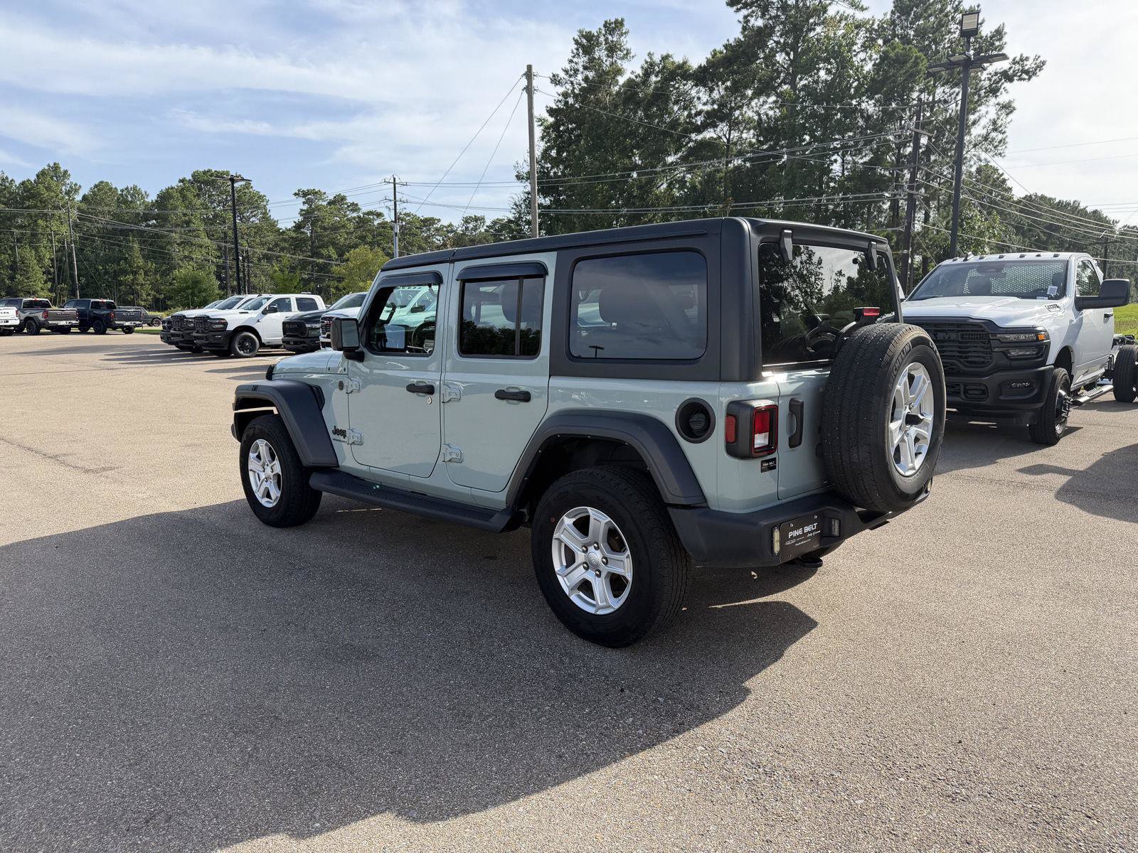 Used 2023 Jeep Wrangler Unlimited Sport AWD/4WD image 4