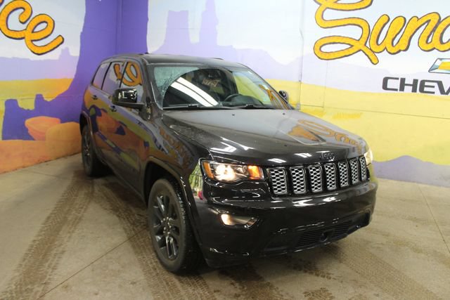 Used 2021 Jeep Grand Cherokee Laredo X AWD/4WD image 2