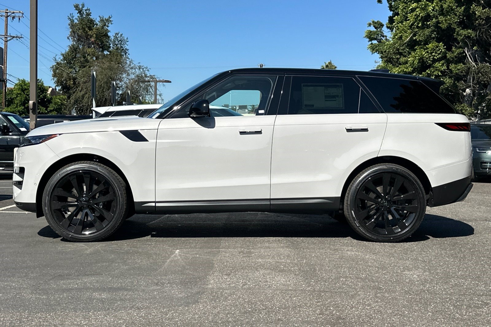 New 2026 Land Rover Range Rover Sport SE AWD/4WD image 2