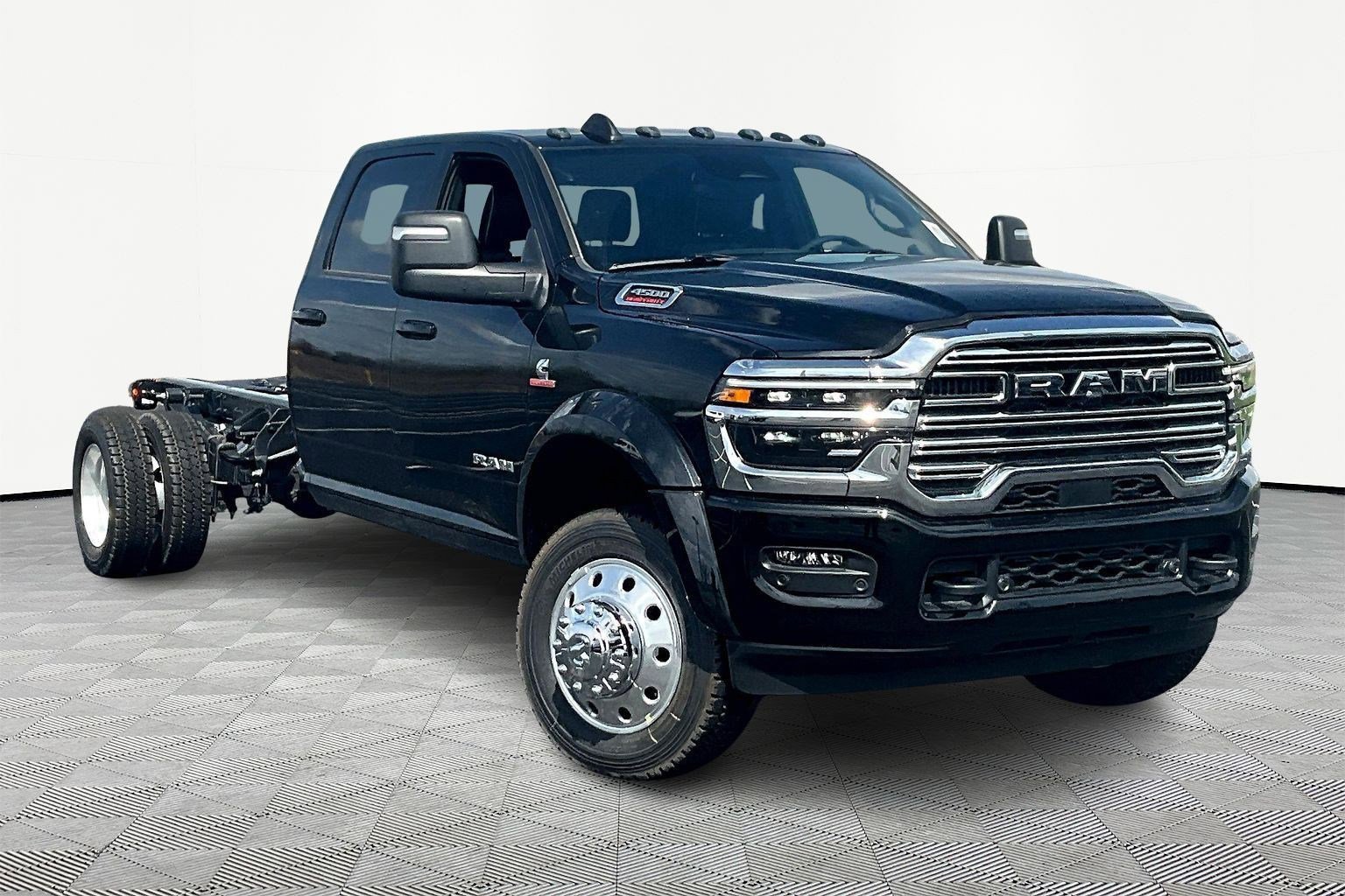 New 2026 RAM 4500 4x4 Crew Cab DRW image 2