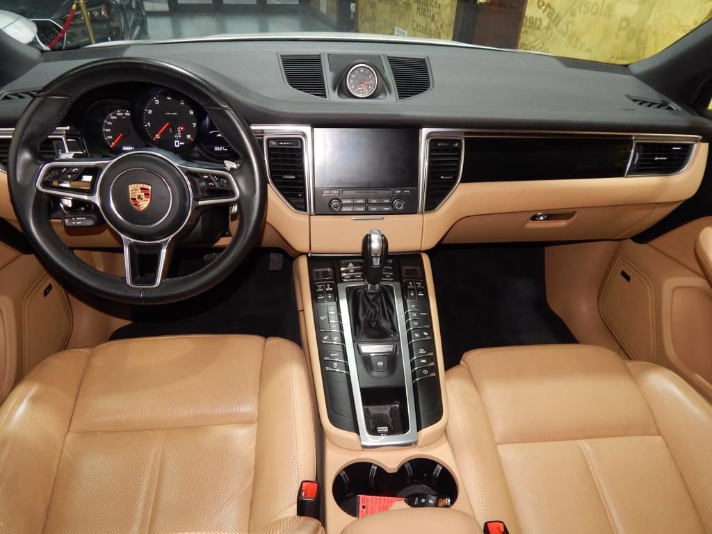 Used 2018 Porsche Macan AWD/4WD image 19