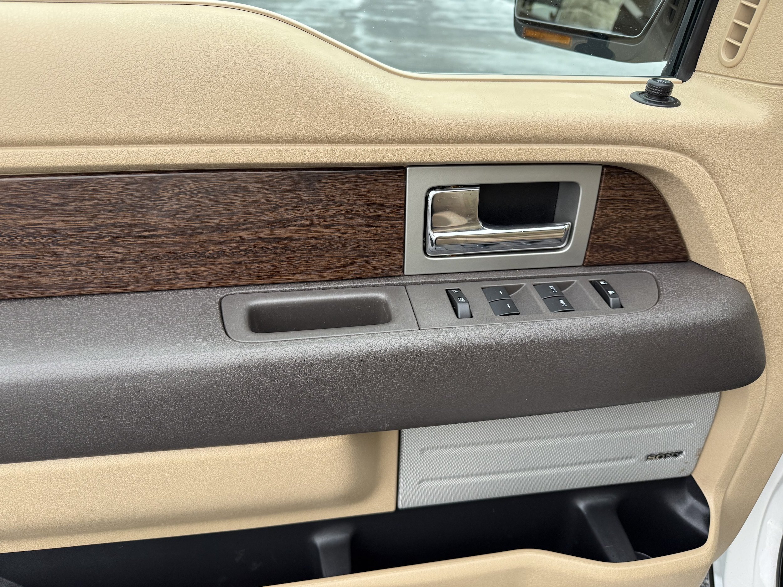Used 2013 Ford F150 Lariat w/ Luxury Equipment Group AWD/4WD image 14