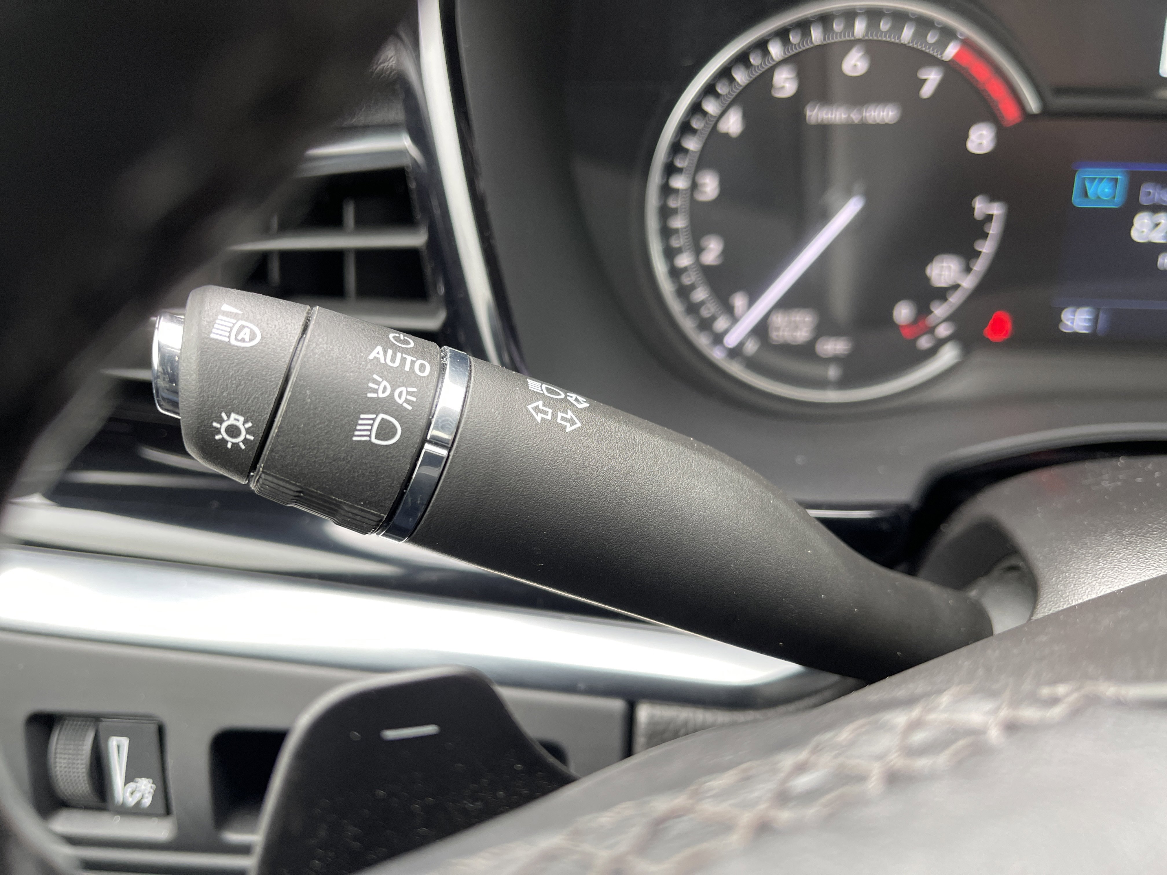 Used 2025 Cadillac XT6 Premium Luxury image 24