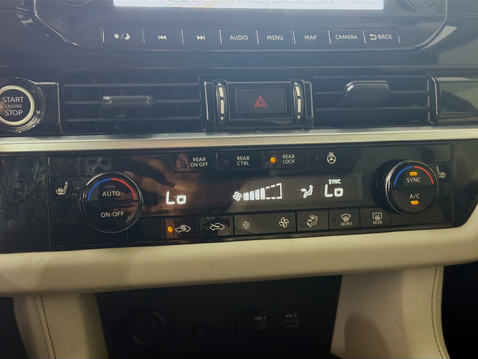 Used 2023 Nissan Pathfinder SL w/ Lighting Package (N92) FWD image 23