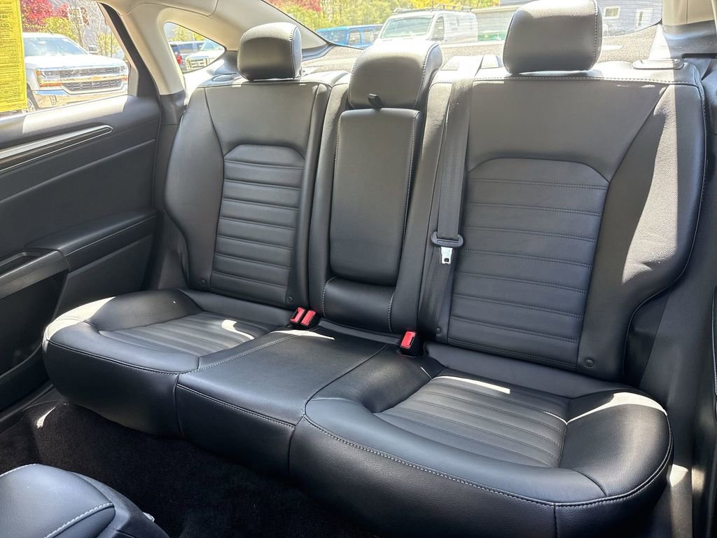 Used 2017 Ford Fusion SE w/ Fusion SE Technology Package FWD image 23