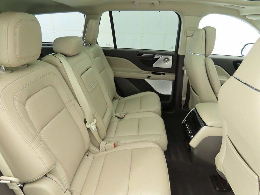 Used 2023 Lincoln Aviator Reserve w/ Equipment Group 201A image 21