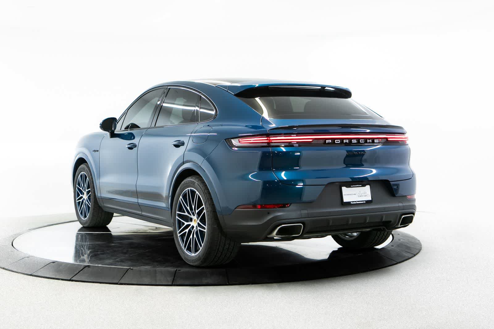 Certified 2024 Porsche Cayenne Coupe AWD/4WD image 3