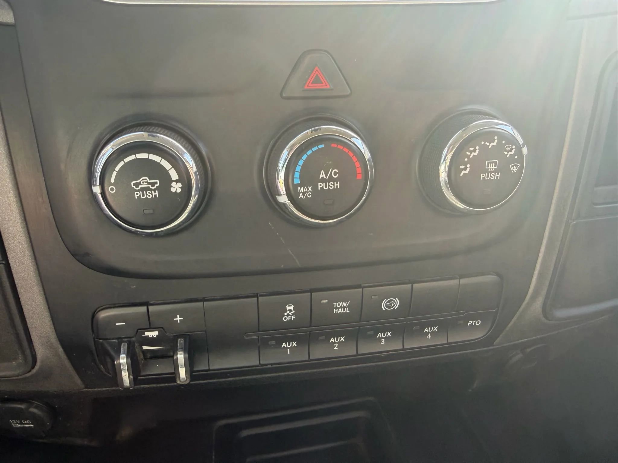 Used 2018 RAM 3500 Tradesman w/ Chrome Appearance Group AWD/4WD image 28