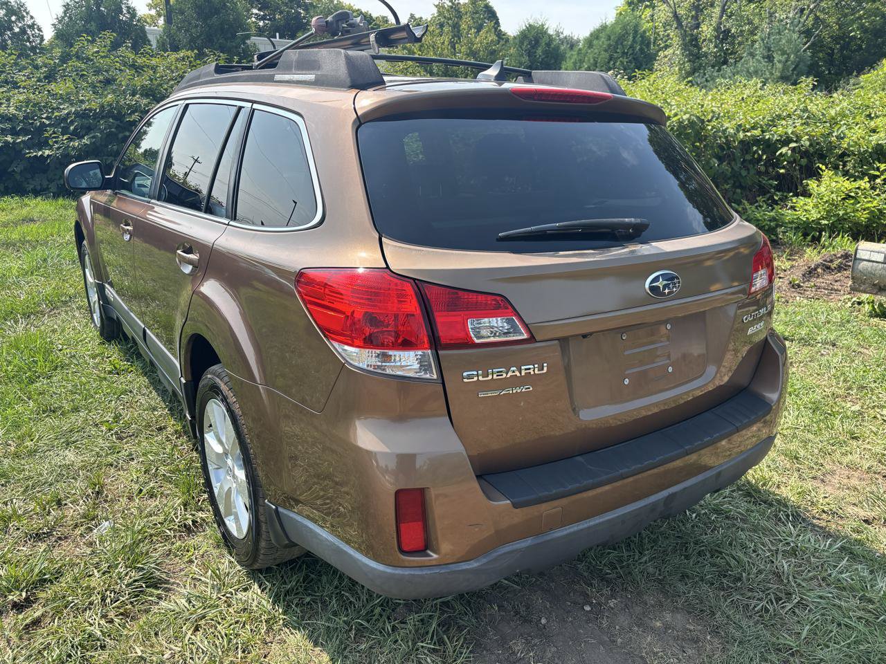 Used 2011 Subaru Outback 2.5i Limited AWD/4WD image 7