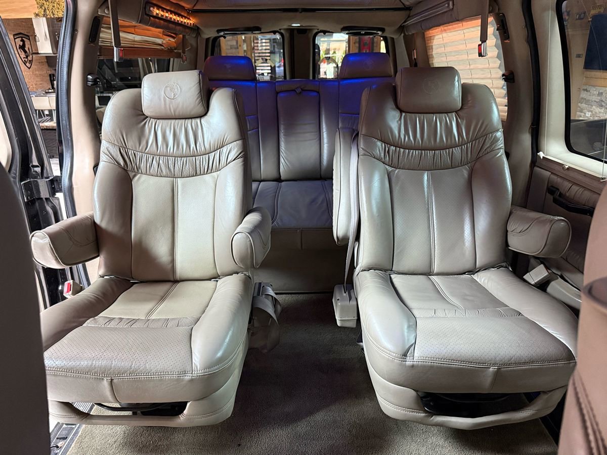 Used 2007 Chevrolet Express 1500 w/ Preferred Equipment Group RWD image 24