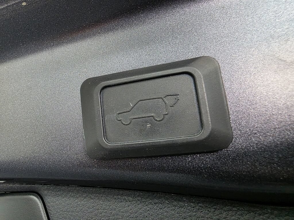 Used 2021 Toyota RAV4 XLE Premium AWD/4WD image 19