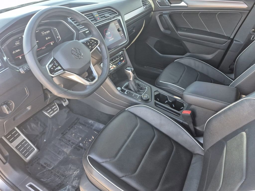 Used 2022 Volkswagen Tiguan SEL R-Line image 11