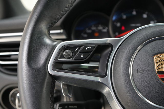 Used 2020 Porsche Macan image 44