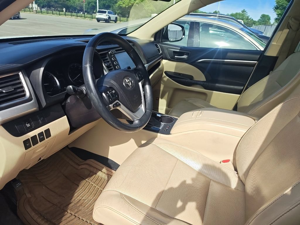 Used 2016 Toyota Highlander Limited AWD/4WD image 9