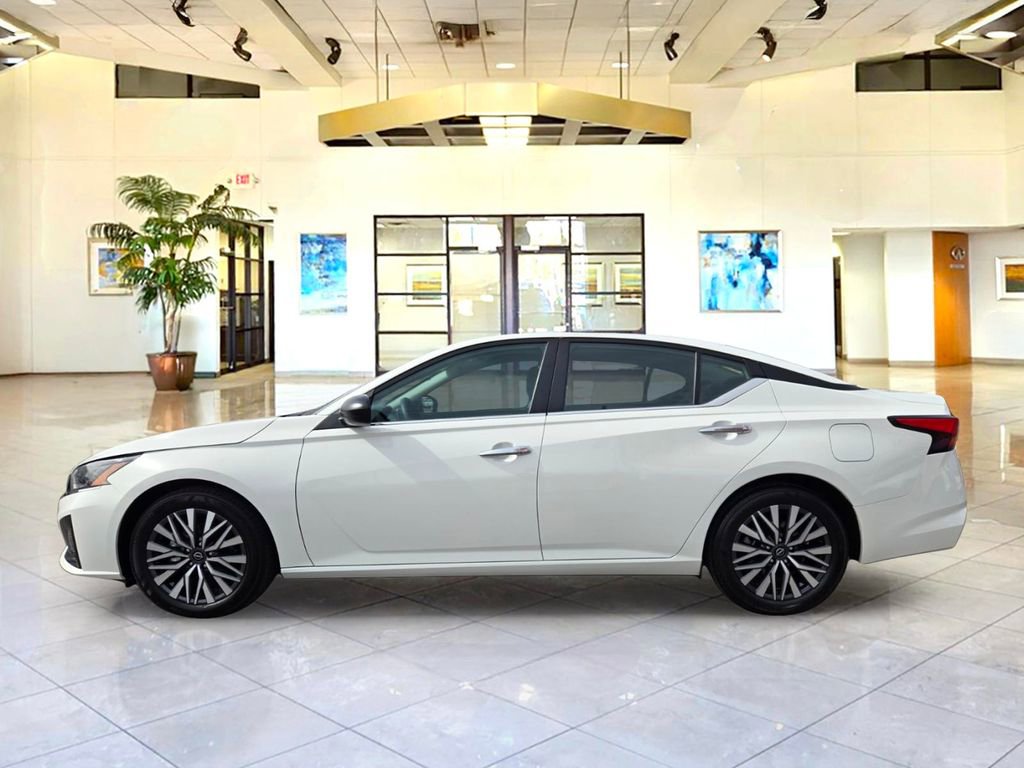Certified 2025 Nissan Altima 2.5 SV FWD image 8