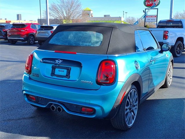 Used 2019 MINI Cooper S w/ Signature Upholstery Package image 4