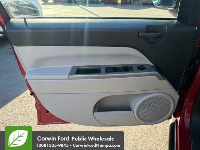 Used 2007 Jeep Compass Sport FWD image 12