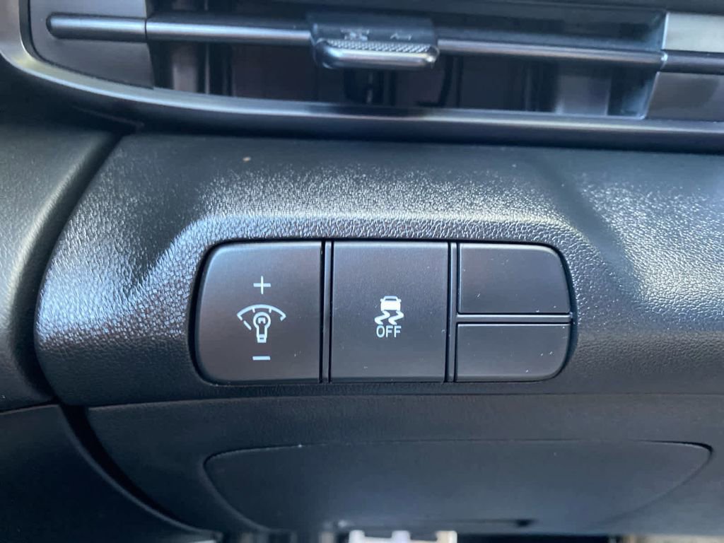 Used 2025 Hyundai Elantra Sport image 21