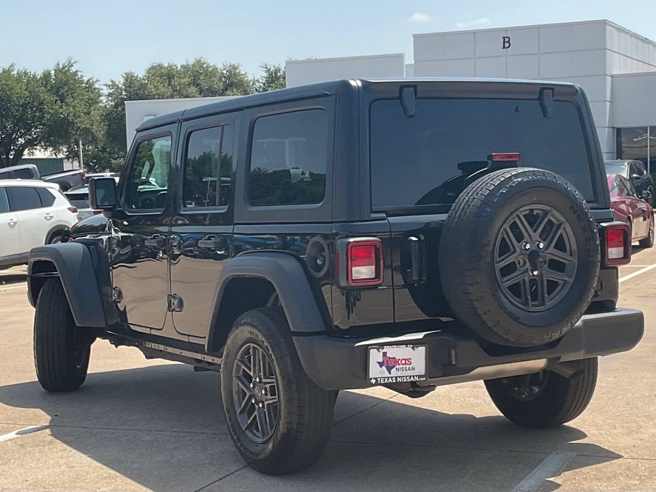 Used 2025 Jeep Wrangler Unlimited Sport AWD/4WD image 6