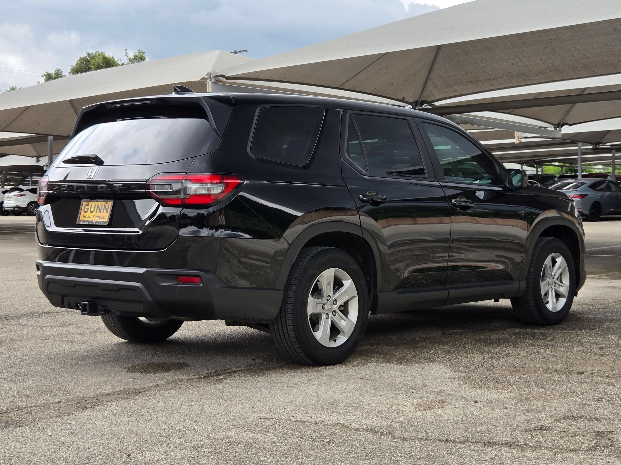 Used 2023 Honda Pilot LX image 4