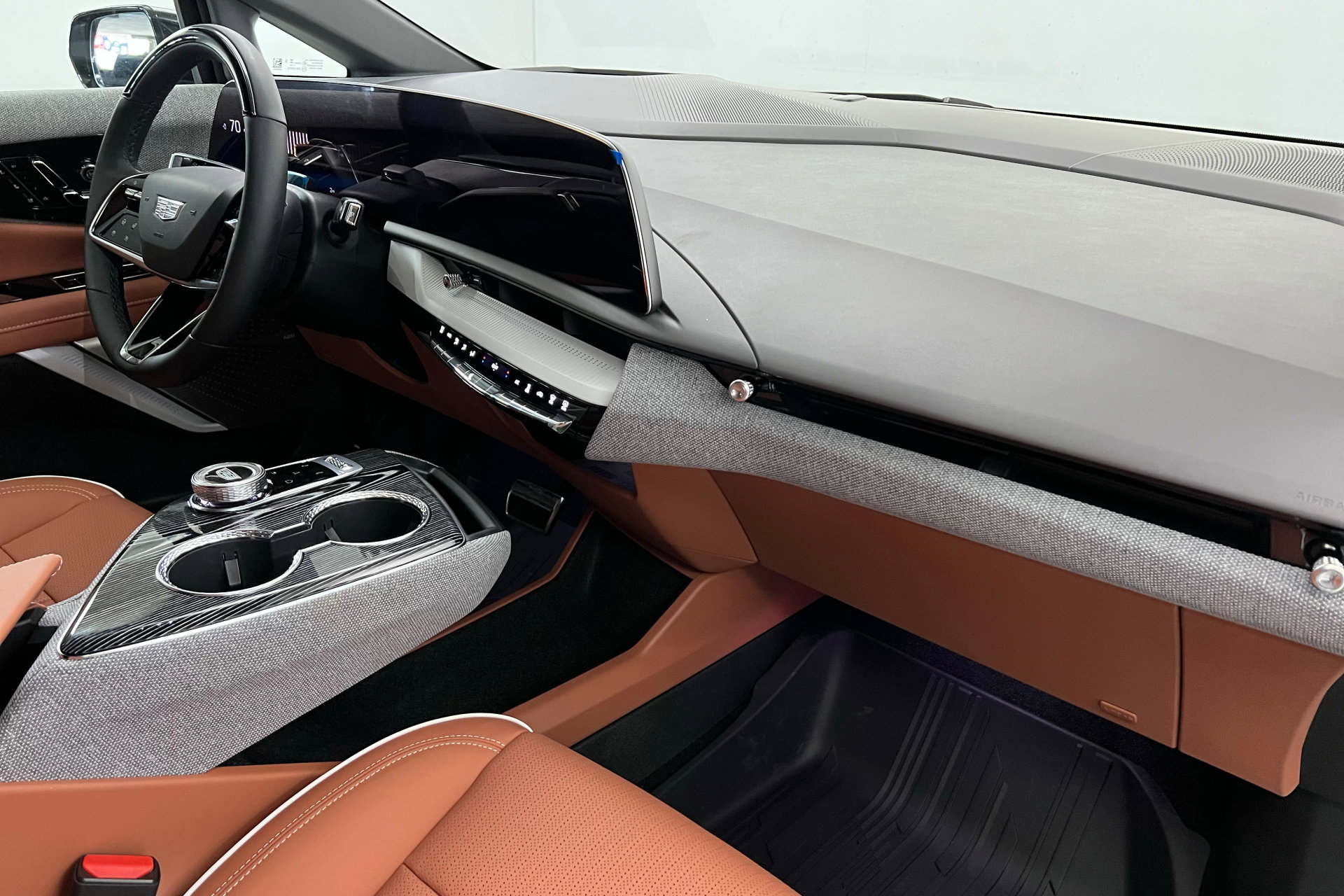 New 2025 Cadillac Optiq Sport 2 w/ LPO, Floor Liner Package image 25