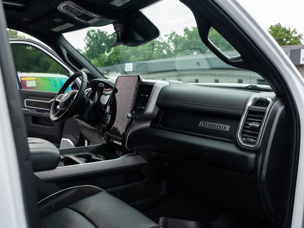 New 2026 RAM 2500 Laramie AWD/4WD image 17