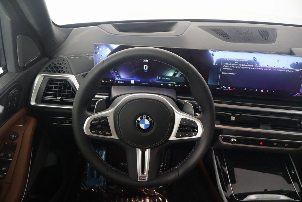 New 2026 BMW X7 M60i image 3