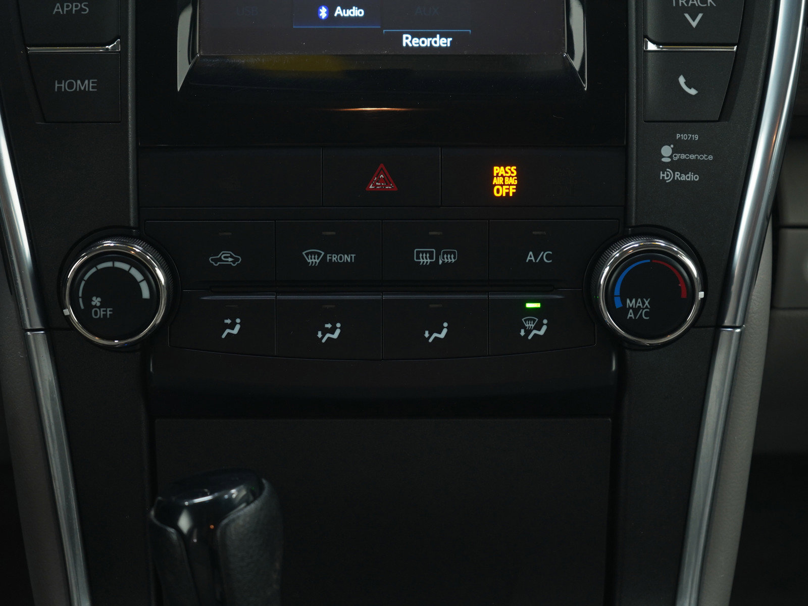 Used 2015 Toyota Camry LE image 17