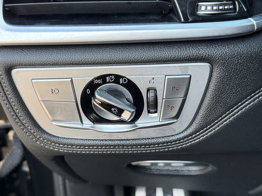 Used 2018 BMW 750i xDrive image 21