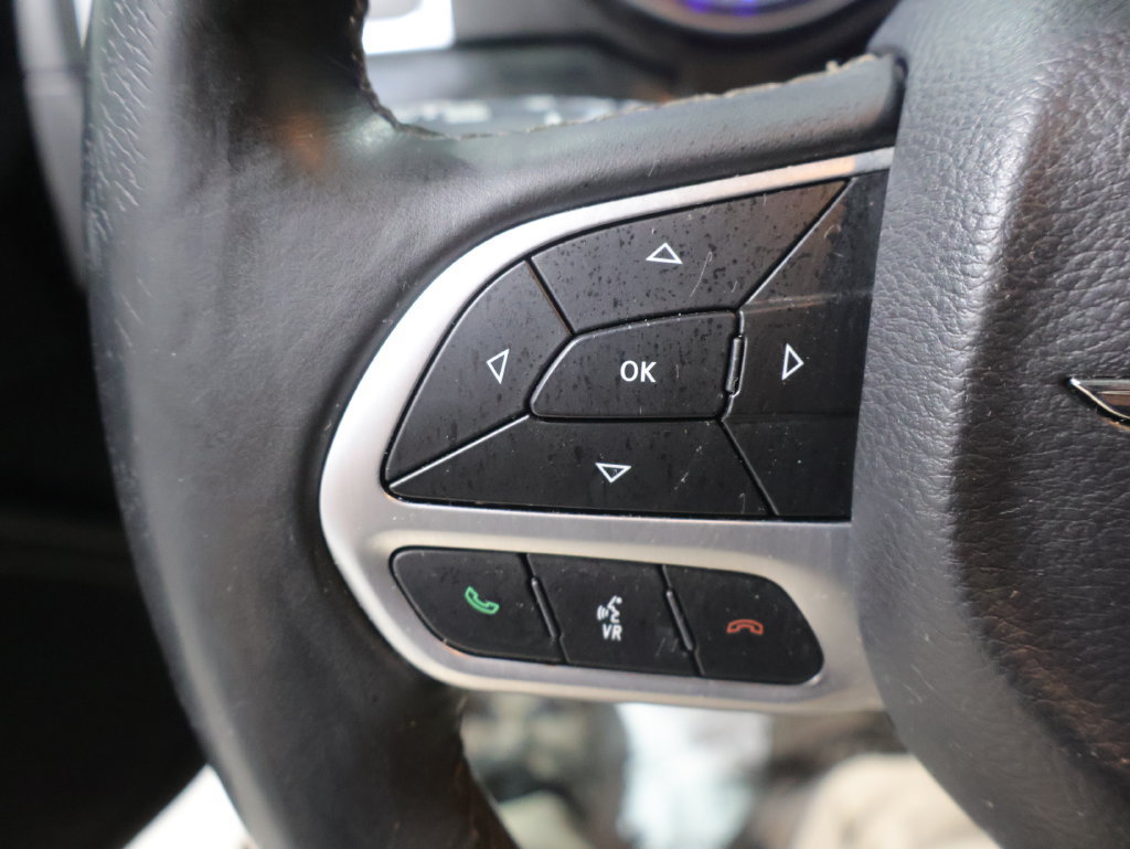 Used 2018 Chrysler 300 Limited AWD/4WD image 31