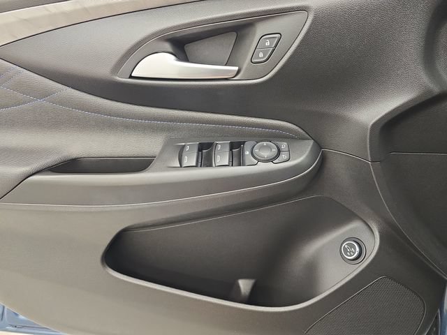 Used 2025 Buick Envista Sport Touring w/ Convenience I Package FWD image 35