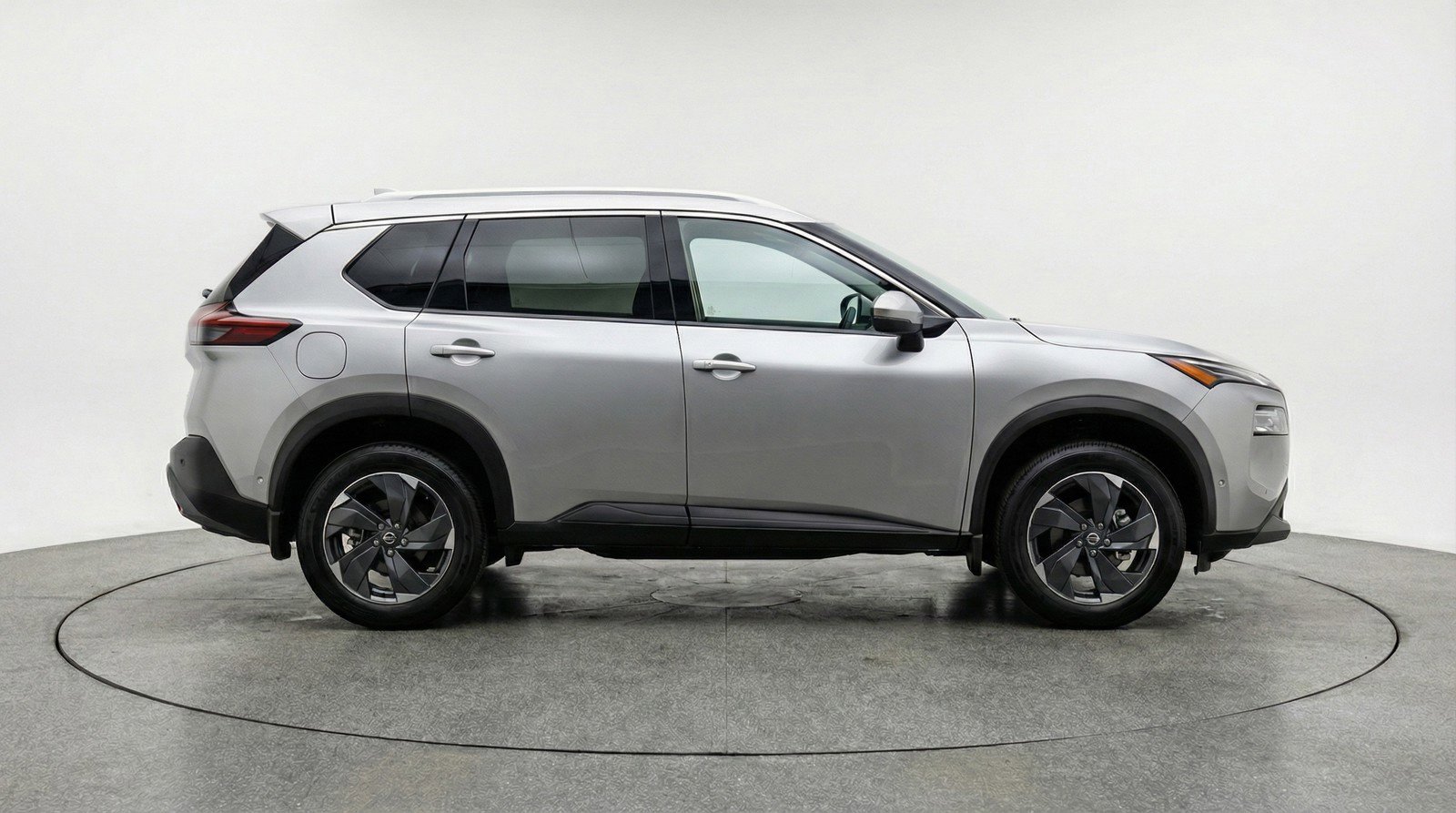 Used 2025 Nissan Rogue SV AWD/4WD image 11