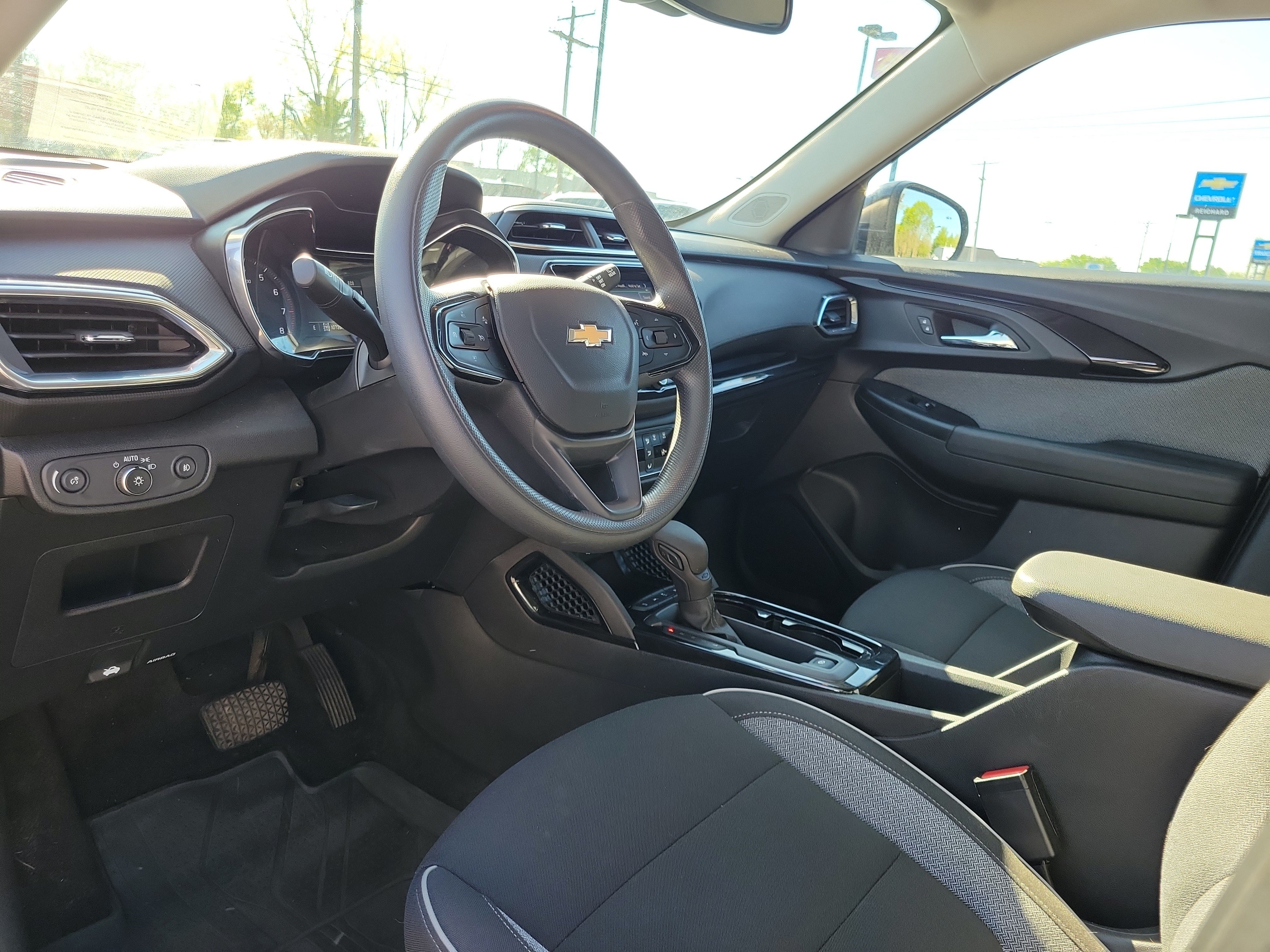 Used 2023 Chevrolet TrailBlazer LT w/ Convenience Package AWD/4WD image 19