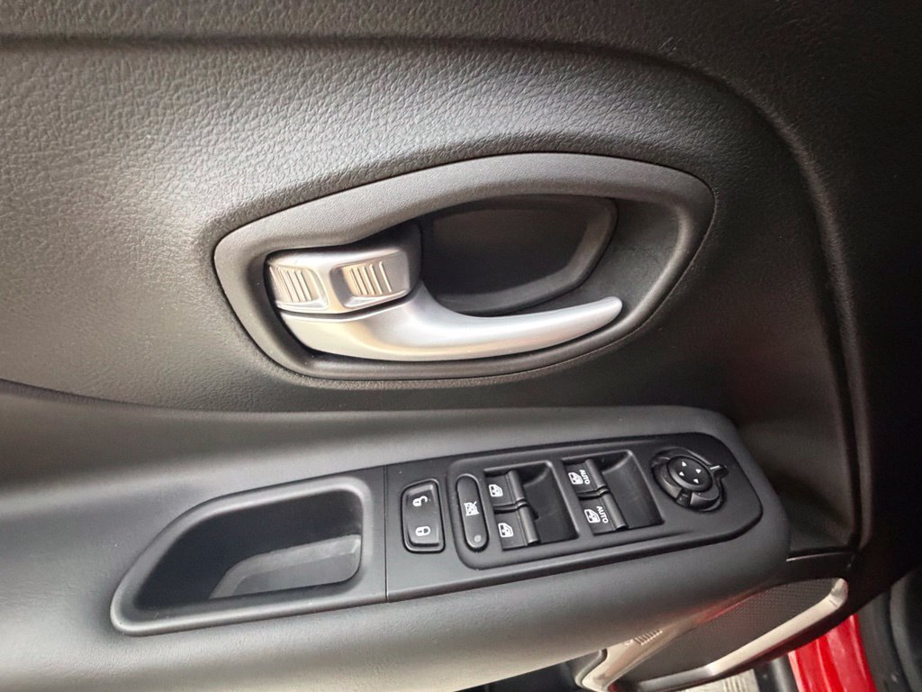 Used 2023 Jeep Renegade Latitude w/ Premium Group AWD/4WD image 42