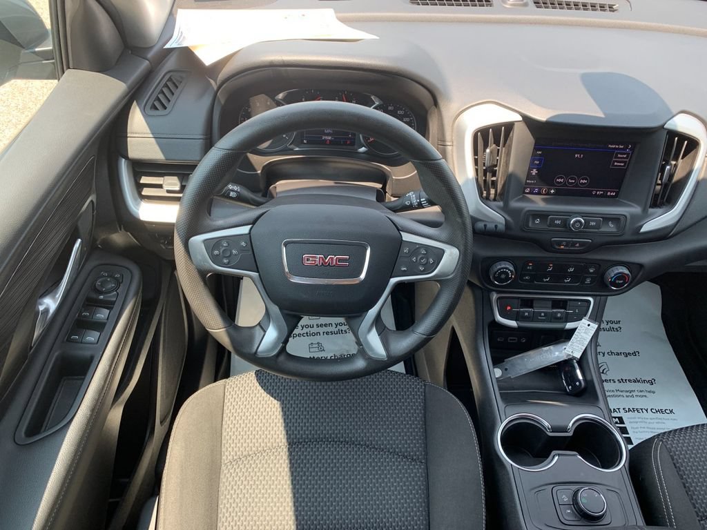 Used 2024 GMC Terrain SLE AWD/4WD image 17
