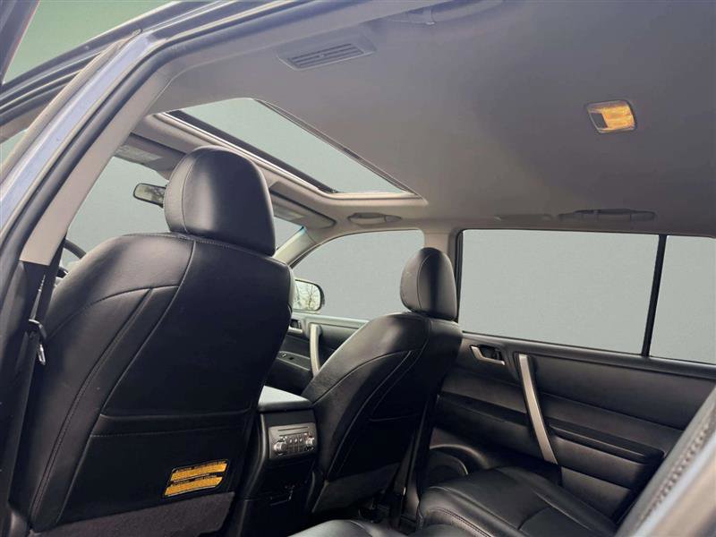Used 2012 Toyota Highlander SE w/ Tow Pkg AWD/4WD image 20