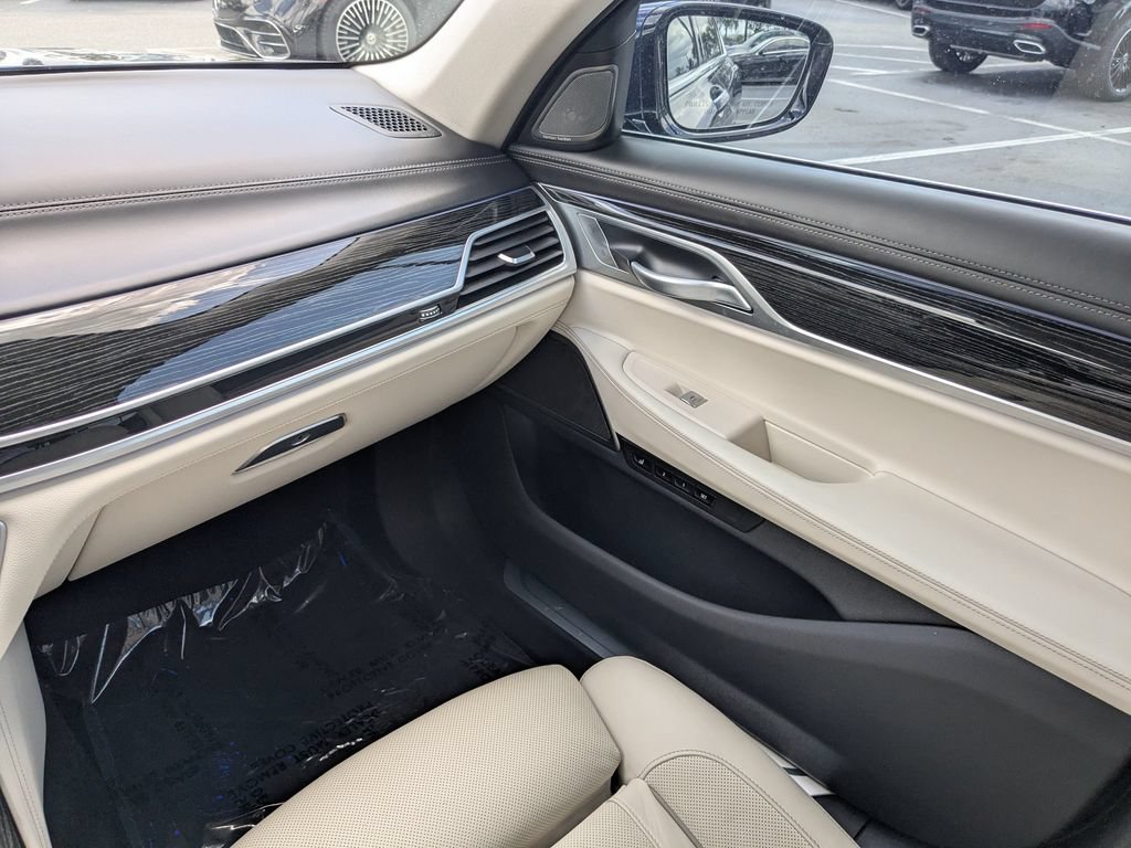 Used 2021 BMW 745e xDrive w/ Premium Package AWD/4WD image 4