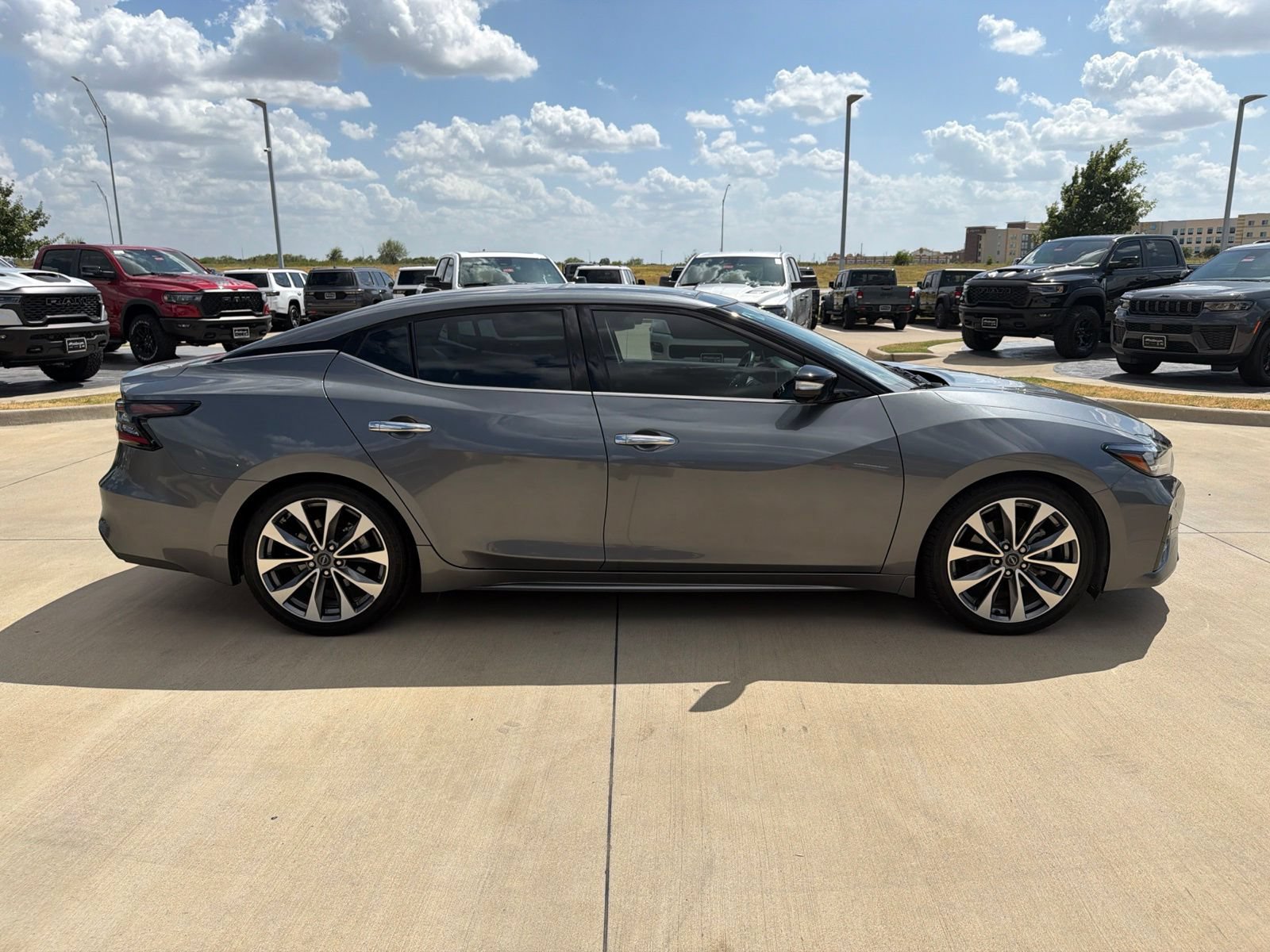 Used 2023 Nissan Maxima Platinum w/ Sport Mat Group FWD image 6
