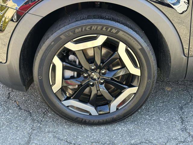 Used 2023 Kia Telluride EX w/ EX Captain's Chair Package AWD/4WD image 10