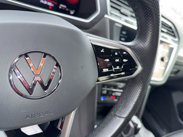 Used 2022 Volkswagen Tiguan SE R-Line image 14