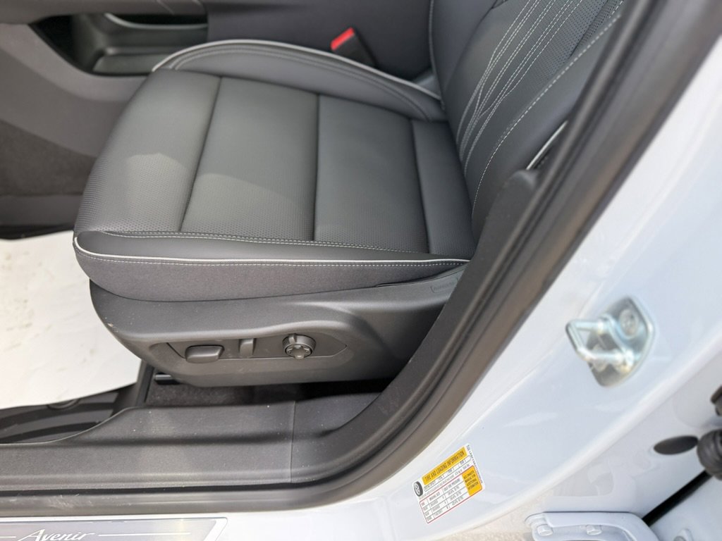 New 2026 Buick Envision Avenir image 12