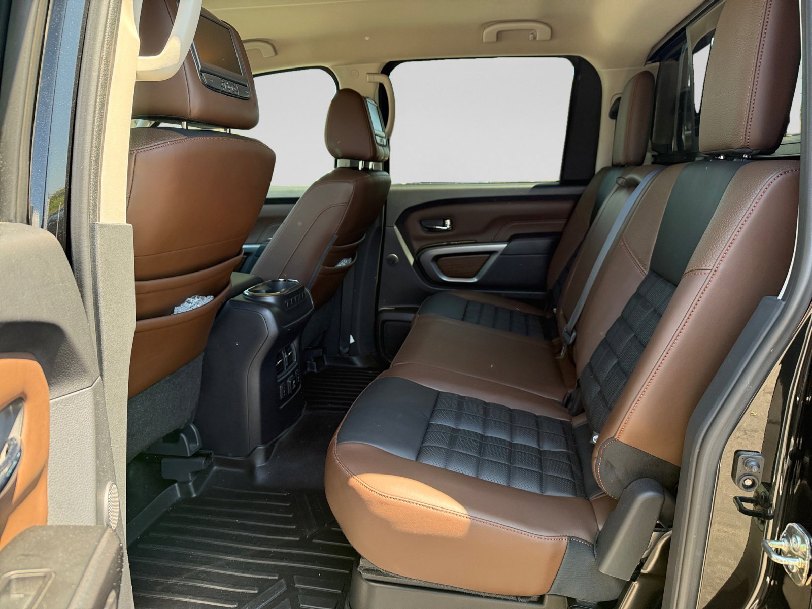Used 2018 Nissan Titan Platinum Reserve w/ Platinum Utility Package AWD/4WD image 16