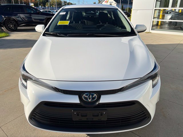 Used 2025 Toyota Corolla LE AWD/4WD image 2