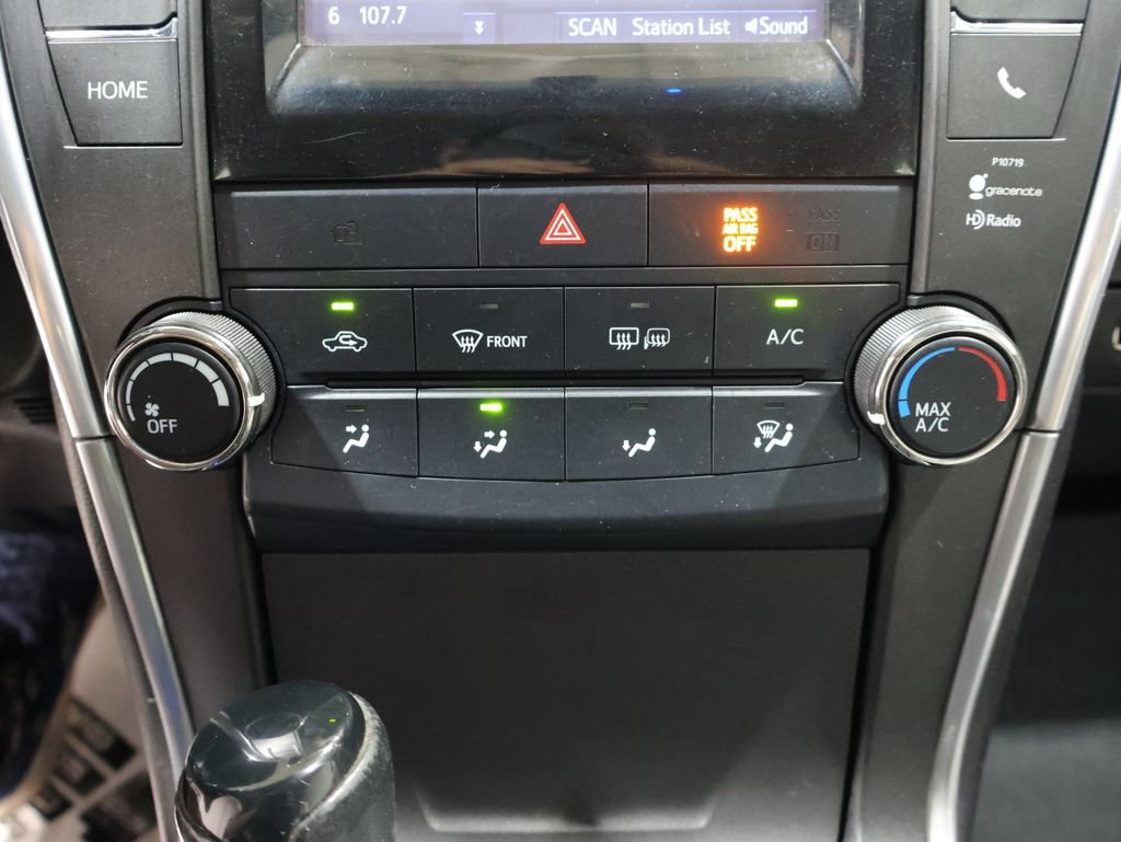 Used 2015 Toyota Camry SE FWD image 27