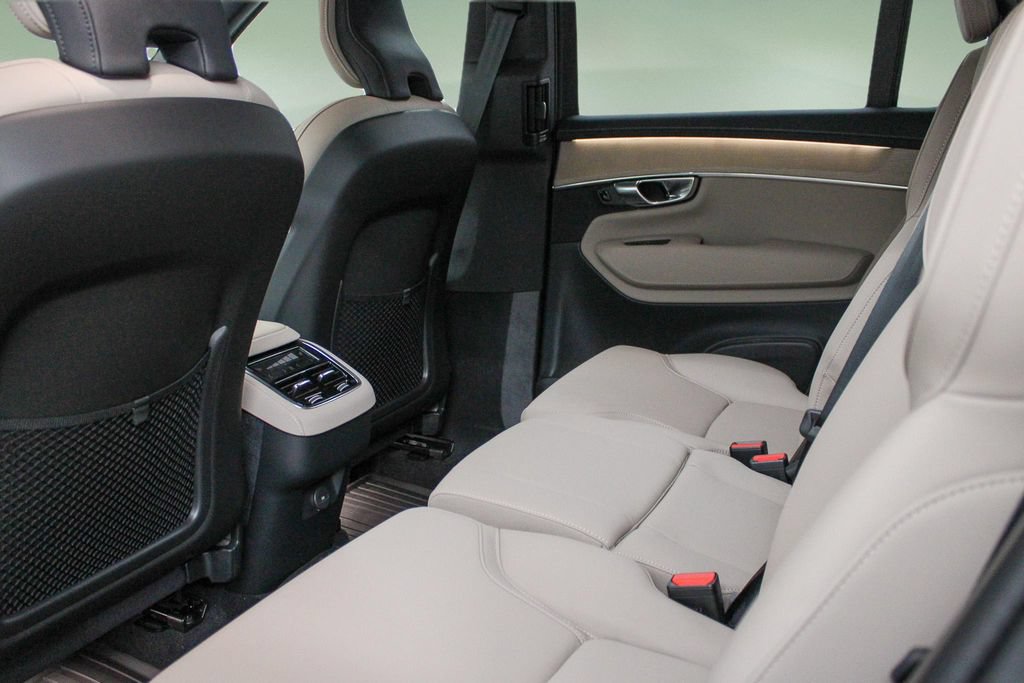 Used 2026 Volvo XC90 B5 Plus w/ Protection Package Premier AWD/4WD image 28