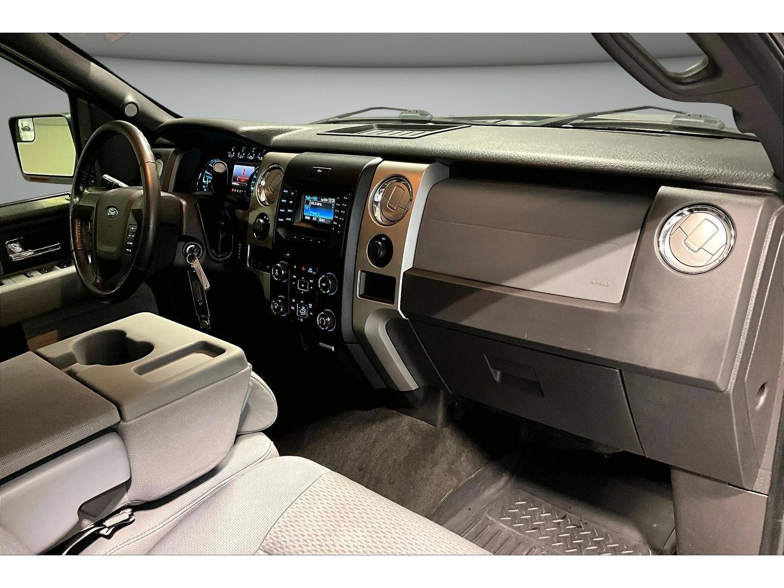 Used 2014 Ford F150 XLT w/ Equipment Group 302A Luxury AWD/4WD image 39