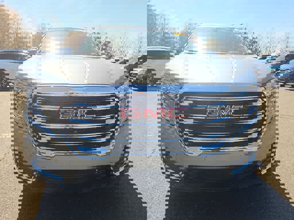 Used 2023 GMC Terrain SLT w/ Tech Package image 2