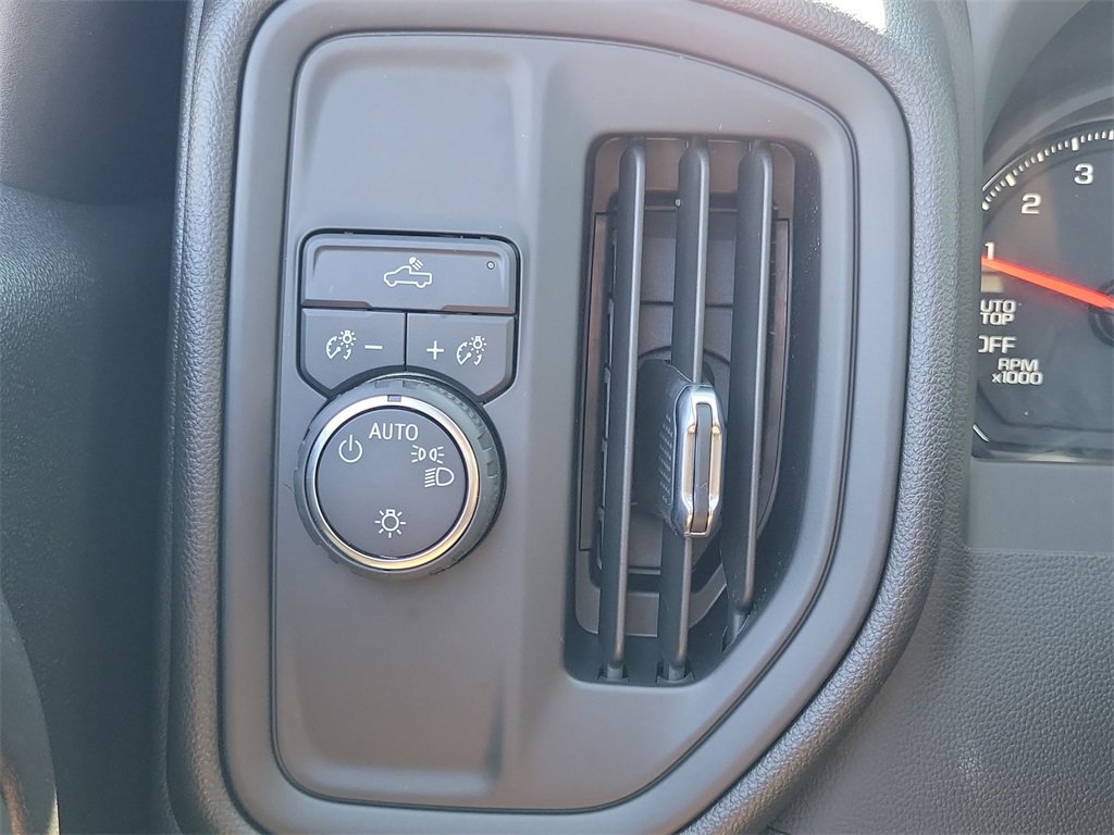 Used 2025 Chevrolet Silverado 1500 Custom image 23