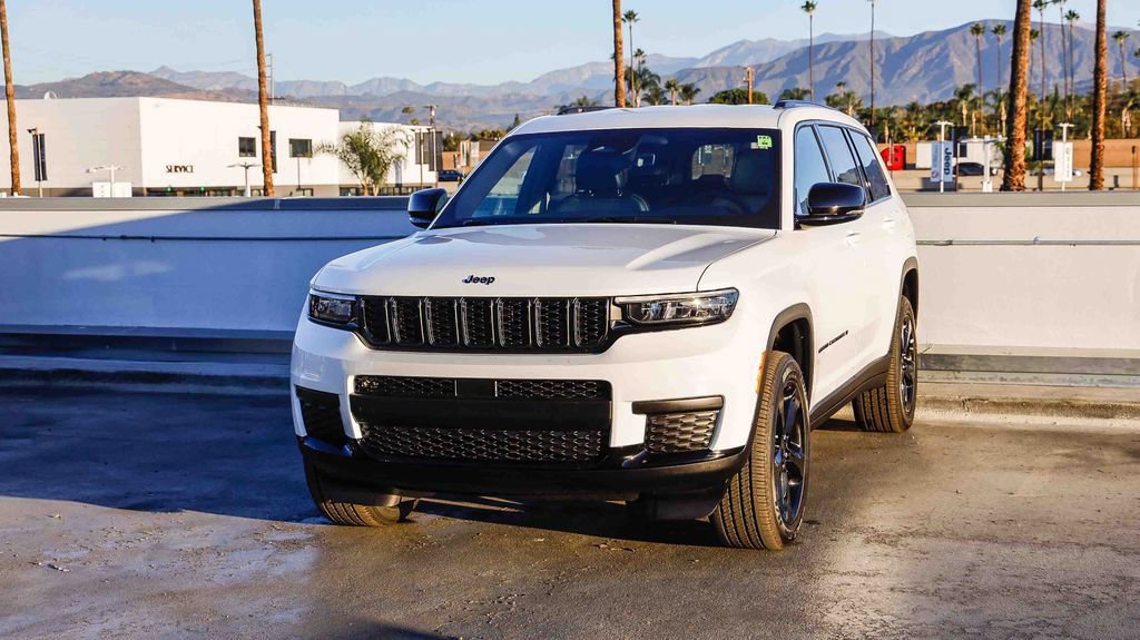 New 2025 Jeep Grand Cherokee L Altitude image 4