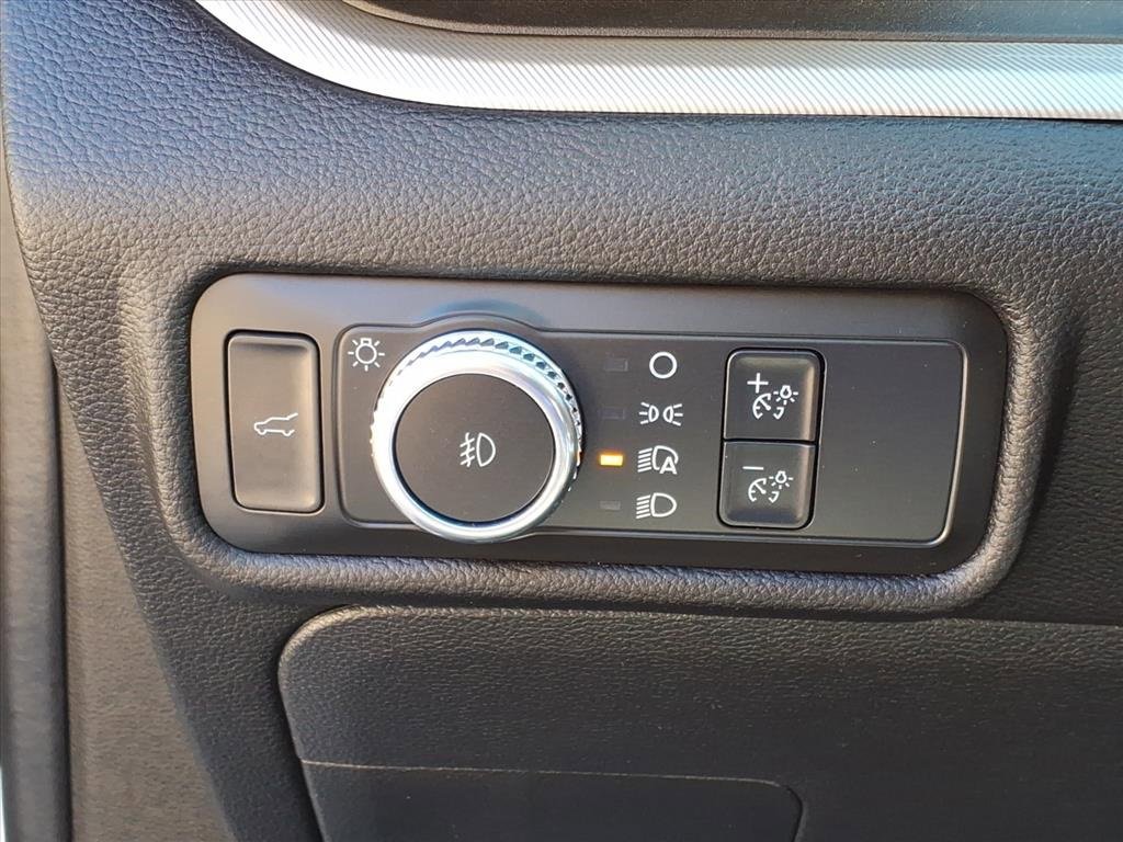 Used 2022 Ford Explorer XLT w/ Equipment Group 202A image 17